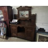 EDWARDIAN OAK MIRRORED BACK SIDEBOARD FITTED CENTRALLY WITH OPEN SHELF AND SINGLE DRAWER FLANKED