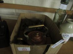 SMALL CARBURETTOR, FURTHER CLIP, MINIATURE COFFER AND BRASS KETTLE