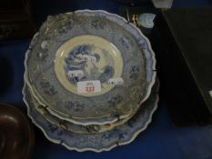 GROUP CONTAINING MIXED 19TH CENTURY BLUE AND WHITE PLATES ETC