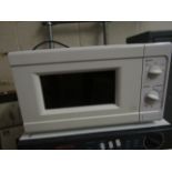 700W MICROWAVE