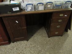 EARLY 20TH CENTURY OAK TWIN PEDESTAL DESK ONE PEDESTAL WITH FOUR DRAWERS AND BRASS CUP HANDLES AND