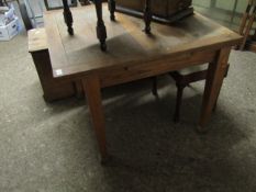 EARLY 20TH CENTURY OAK FRAMED DRAWER LEAF DINNING TABLE ON TAPERING SQUARE SPAYED FEET
