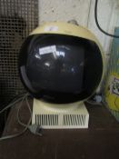 RETRO GLOBE FORMED TELEVISION MODEL 3L40FT