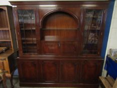 REPRODUCTION MAHOGANY FRAMED LIVING ROOM DISPLAY CABINET WITH CENTRAL ARCHED OPEN SHELF WITH DROP