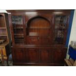 REPRODUCTION MAHOGANY FRAMED LIVING ROOM DISPLAY CABINET WITH CENTRAL ARCHED OPEN SHELF WITH DROP