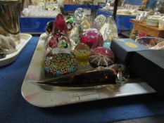 TRAY CONTAINING VARYING PAPERWEIGHTS TO INCLUDE ANIMALS ETC