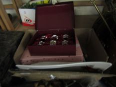 BOX CONTAINING MIXED SOUVENIR SPOONS, COLLECTION OF THIMBLES ETC