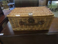 GOOD QUALITY MODERN WICKER HAMPER