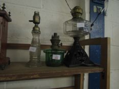 CAST IRON BASED CLEAR FONTED VICTORIAN LAMP, A FURTHER GREEN FONTED LAMP AND CLEAR BASED LAMP