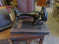 GOOD QUALITY OAK CASED DOME TOP SINGER SEWING MACHINE