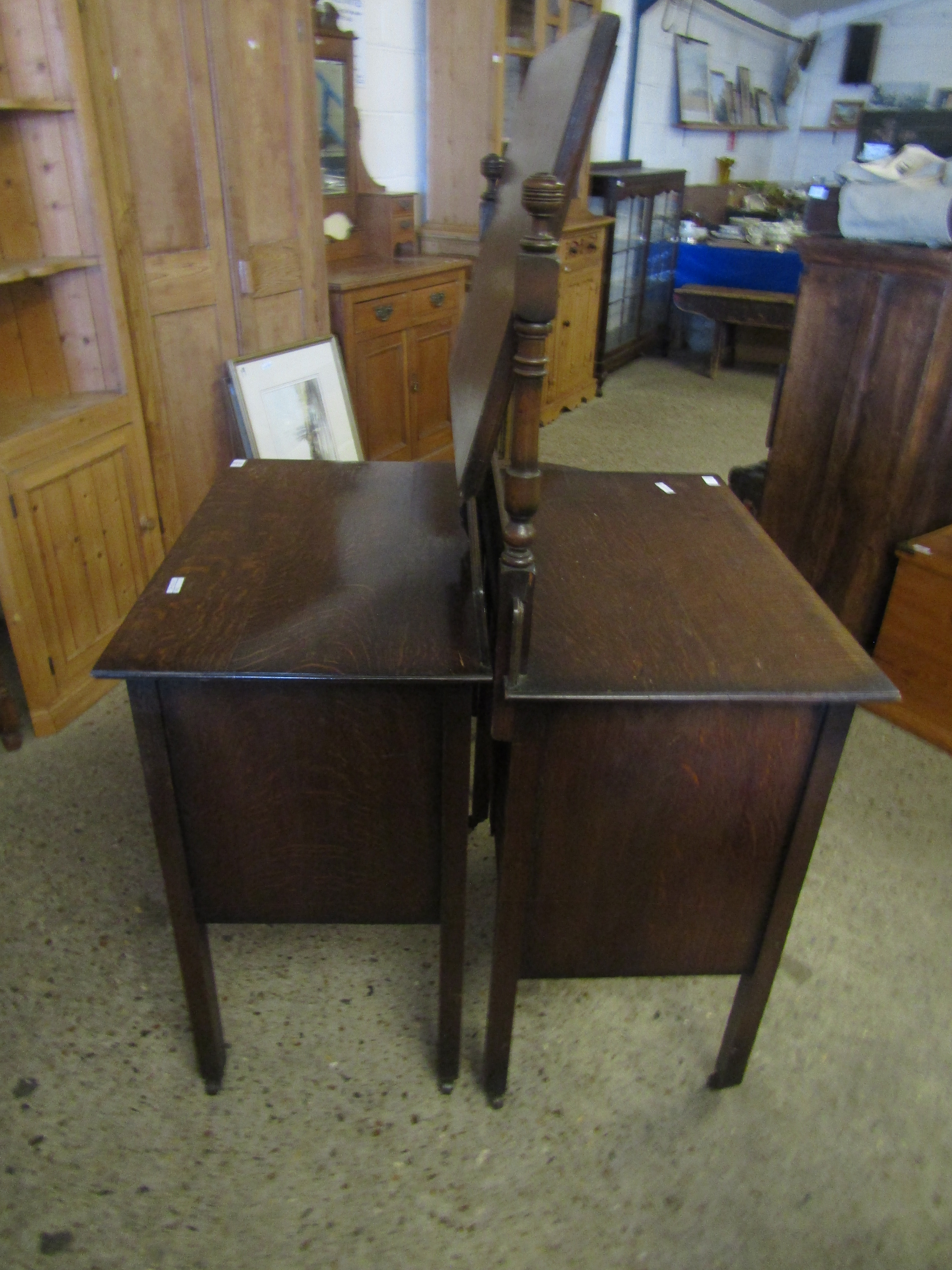 OAK TWO PIECE BEDROOM SUITE COMPRISING A THREE DRAWER MIRROR BACK DRESSING CHEST, A FURTHER TWO