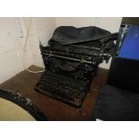 EARLY 20TH CENTURY UNDERWOOD TYPEWRITER