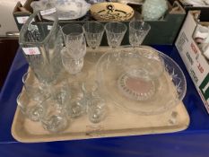 TRAY OF VARIOUS MIXED GLASS WARE