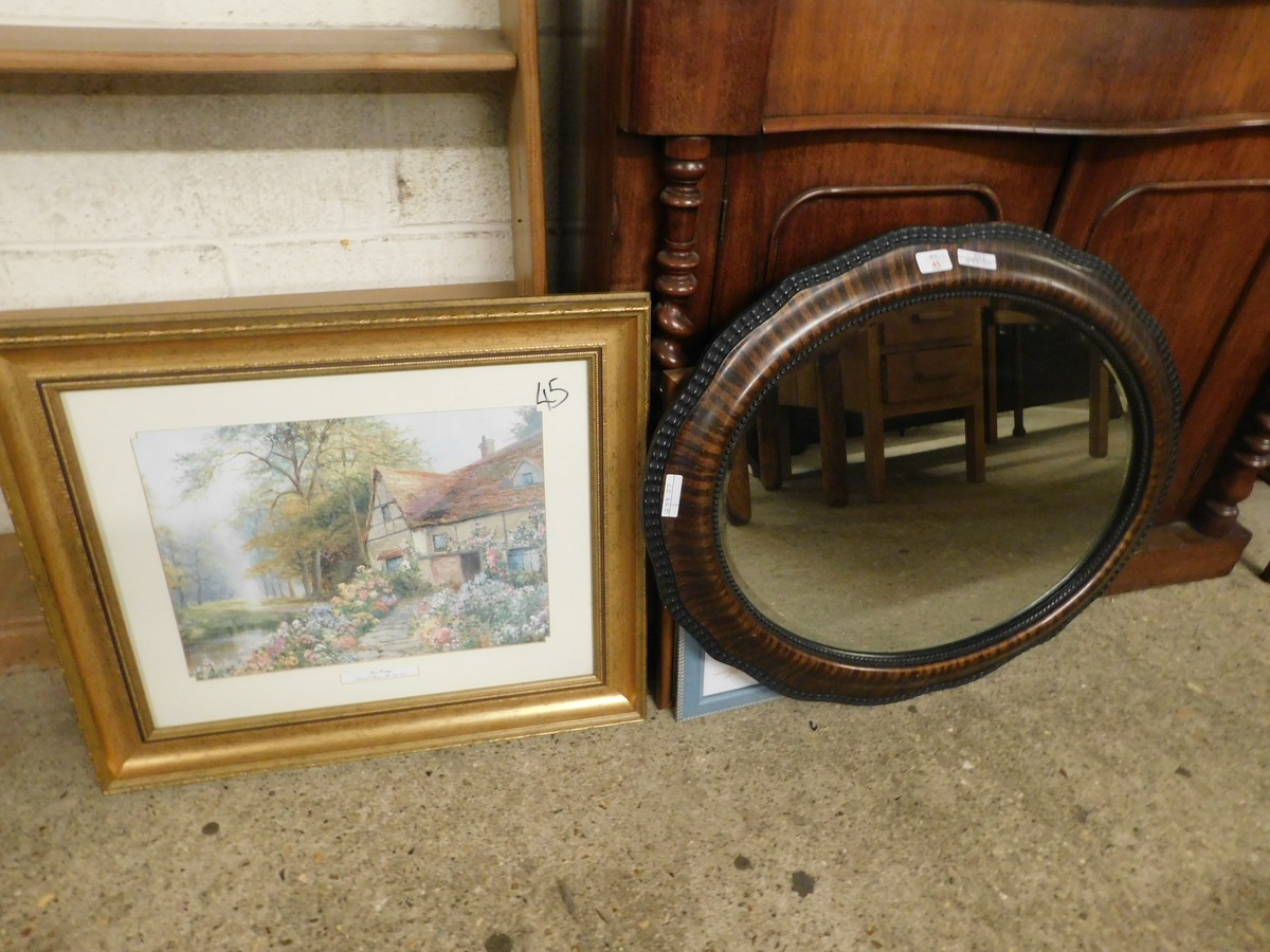 OVAL OVERMANTEL MIRROR IN ORNATE FRAME, TOGETHER WITH A GILT FRAMED PRINT, THE MIRROR 73CM LONG