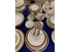 QUANTITY OF SALISBURY GILT TRIMMED TEA AND DINNER WARES