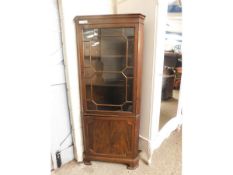 MID-20TH CENTURY GLAZED CORNER CUPBOARD, THE GLAZED UPPER WITH GEOMETRIC PATTERN