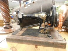 CASED SINGER SEWING MACHINE