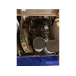 BOX CONTAINING VARIOUS VINTAGE KITCHEN WARES ETC