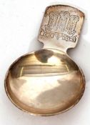 Elizabeth II commemorative caddy spoon of plain and polished form, the handle marked with a stylised