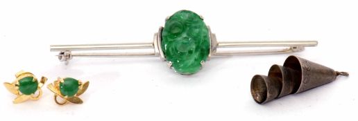 Mixed Lot: modern jade bar brooch, the carved oval panel framed in a 9ct stamped mount, 55mm long. A
