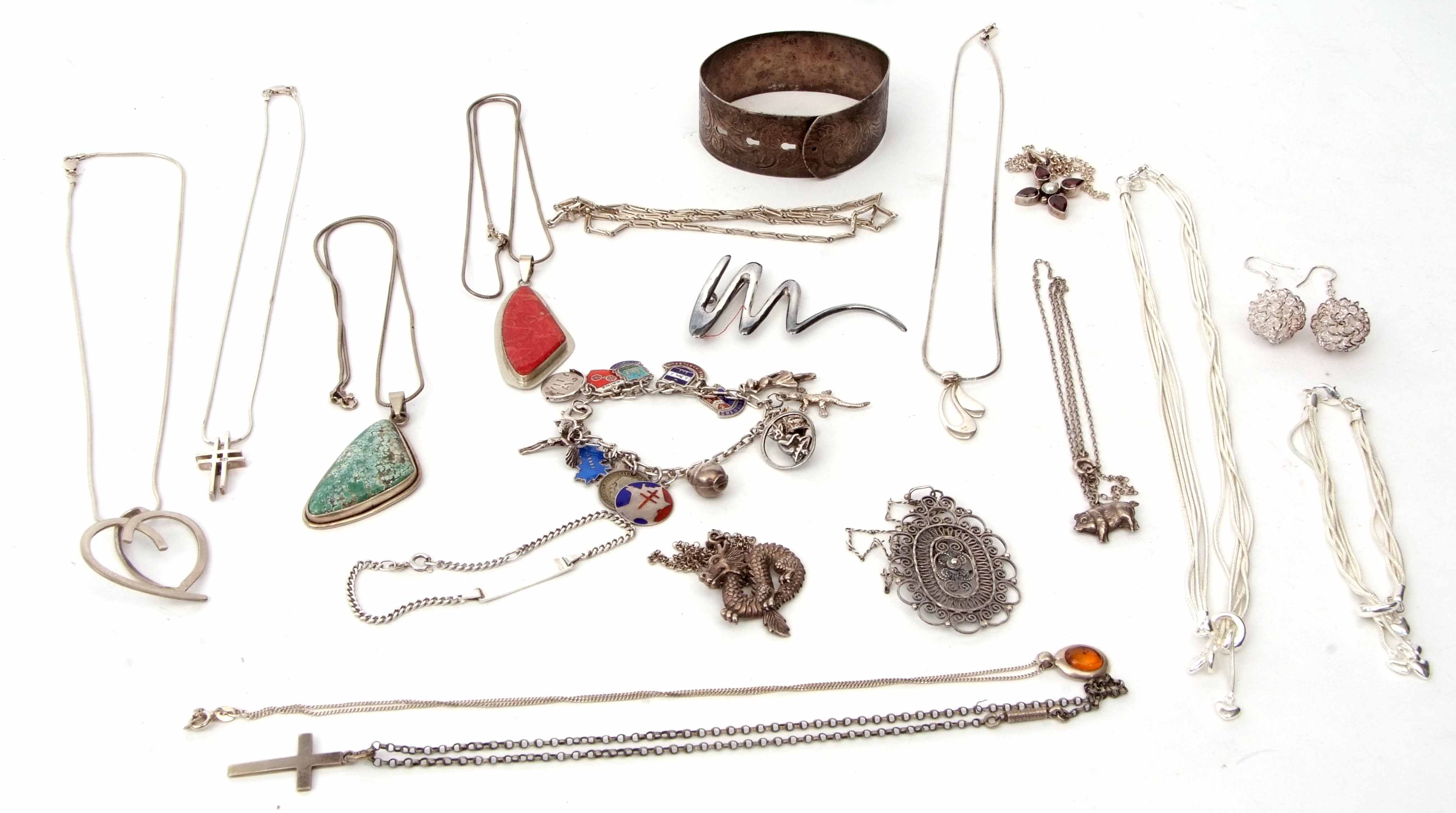 Tray of mainly white metal jewellery to include necklaces, pendants, bracelets etc