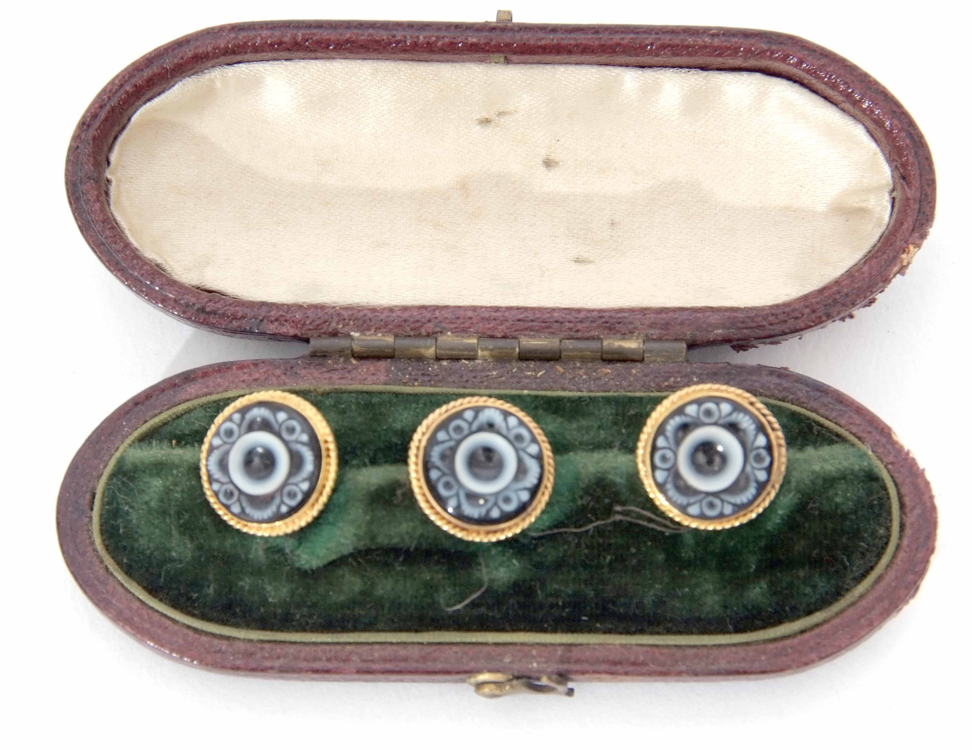 Mixed Lot: cased set of three carved sardonyx buttons, pair of hallmarked silver cufflinks, oval - Image 4 of 4
