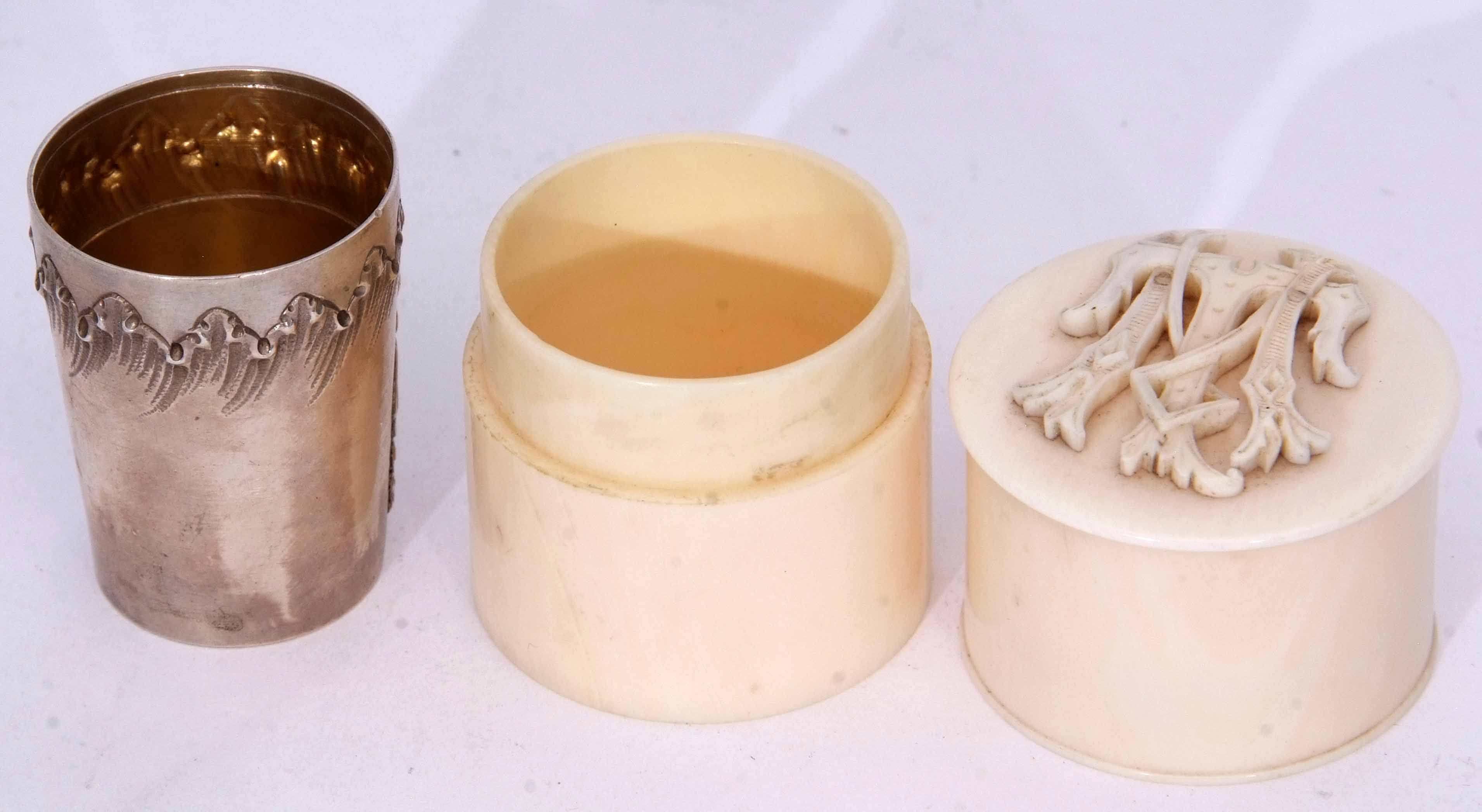 Late 19th/early 20th century ivory cylindrical canister, the pull off cover set with carved monogram - Image 3 of 3