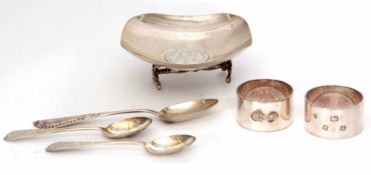 Mixed Lot: comprising three various small spoons together with two plain cylindrical napkin rings,