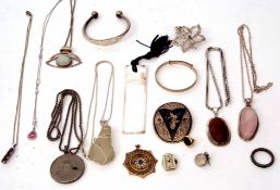 Tray of mainly white metal jewellery to include Siamese brooch, pendants, bracelets etc