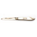 George V silver bladed and mother of pearl folding fruit knife, plain polished blade to further