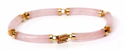 Modern yellow metal and pink jade articulated bracelet, the six cylindrical jade links each capped