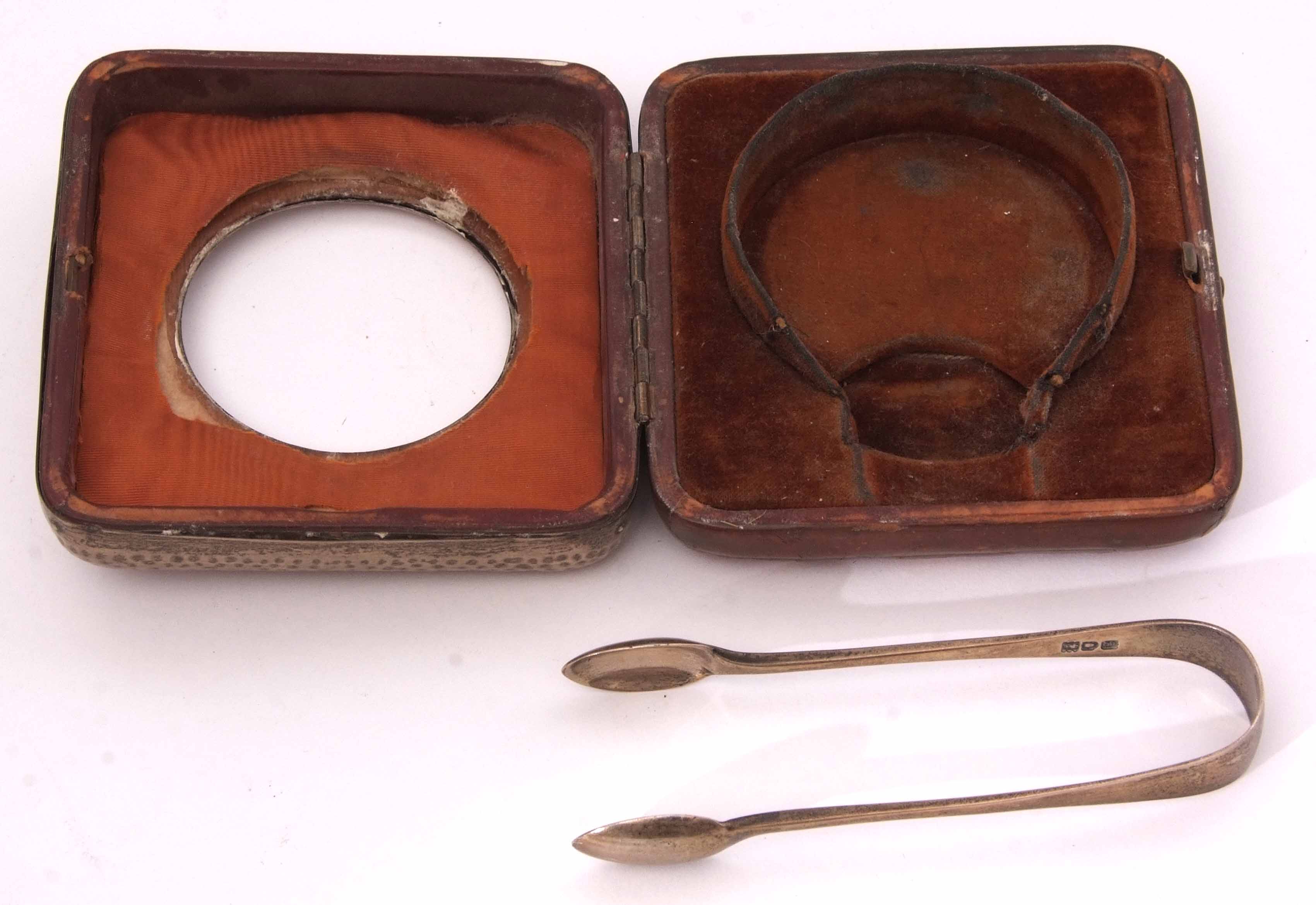 Mixed Lot: comprising a George V silver mounted and easel backed oversize desk watch case of spot - Image 2 of 2