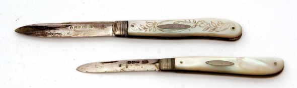 Mixed Lot: comprising a Victorian silver bladed and mother of pearl folding fruit knife with