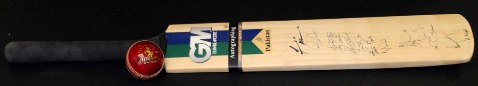 GUN AND MOORE AUTOGRAPHING 1999 CRICKET WORLD CUP PAKISTAN CRICKET BAT signed by 14 team members +