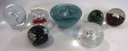 Kosta Boda art glass Atoll bowl by Anna Ehrner, in original box, together with 7 paperweights