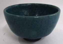 Simon Leach (b 1956) Studio Pottery bowl with a green crackled glaze, 12cm diam Provenance: The