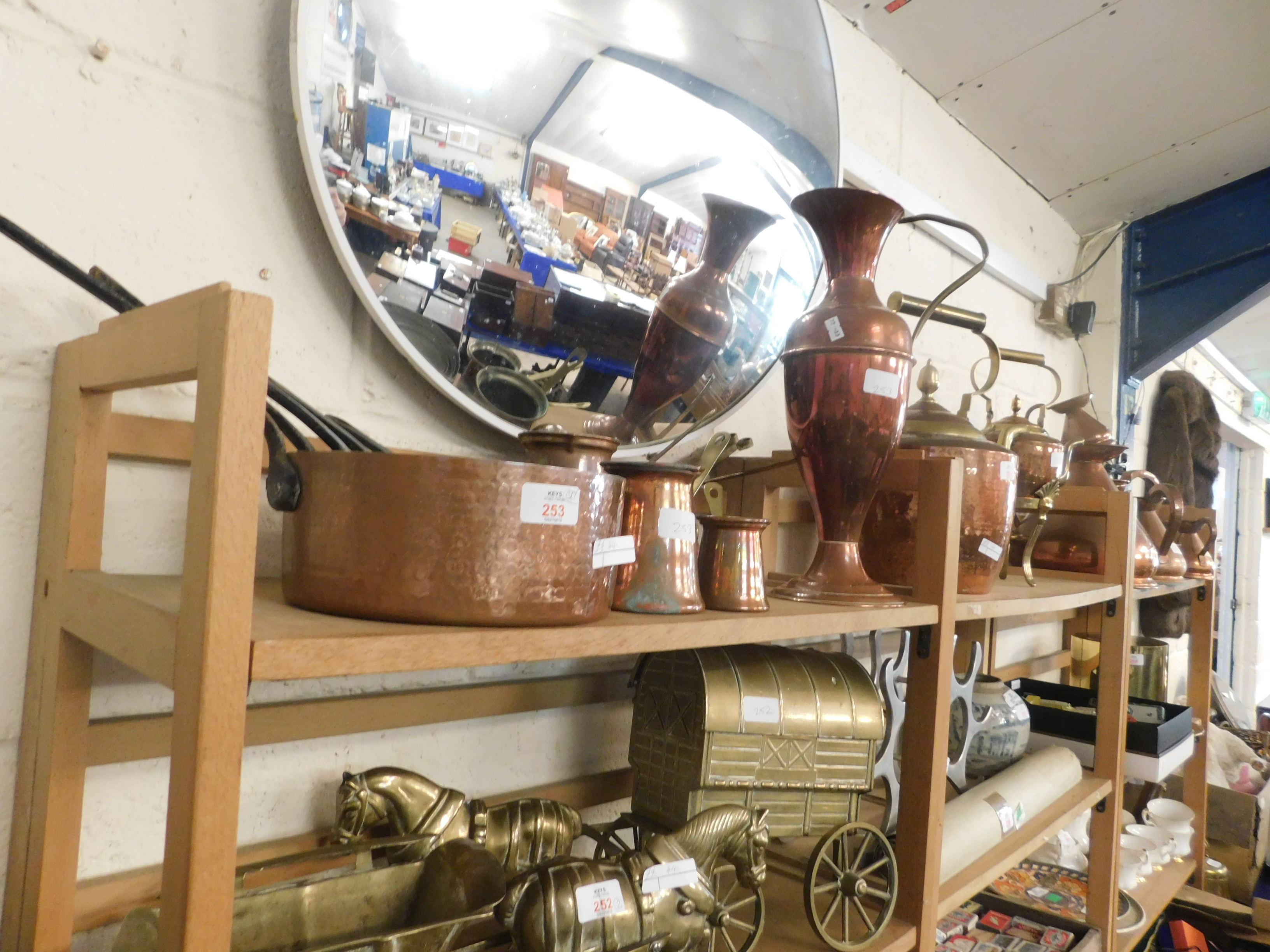 GRADUATED SET OF FIVE COPPER PANS, FURTHER MEASURES AND A COPPER JUG