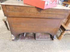 GOOD QUALITY OAK FRAMED SMALL PROPORTIONED ORGAN