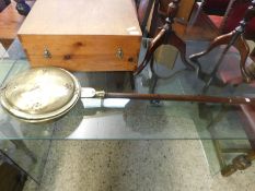 19TH CENTURY BRASS WARMING PAN WITH TURNED HANDLE