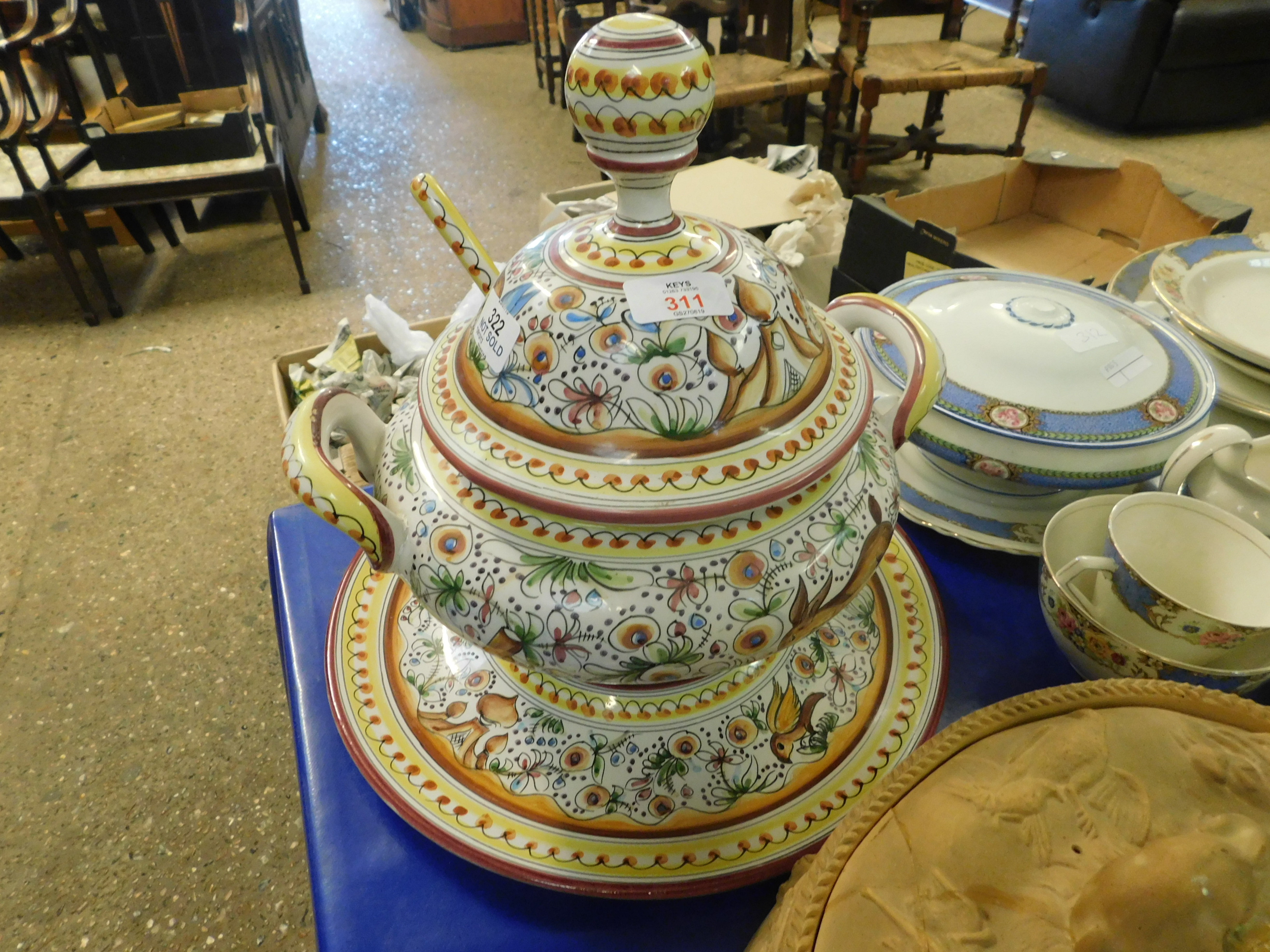 20TH CENTURY ITALIAN POTTERY COVERED TWO-HANDLED SOUP TUREEN AND STAND, WITH LADLE, 33CM HIGH