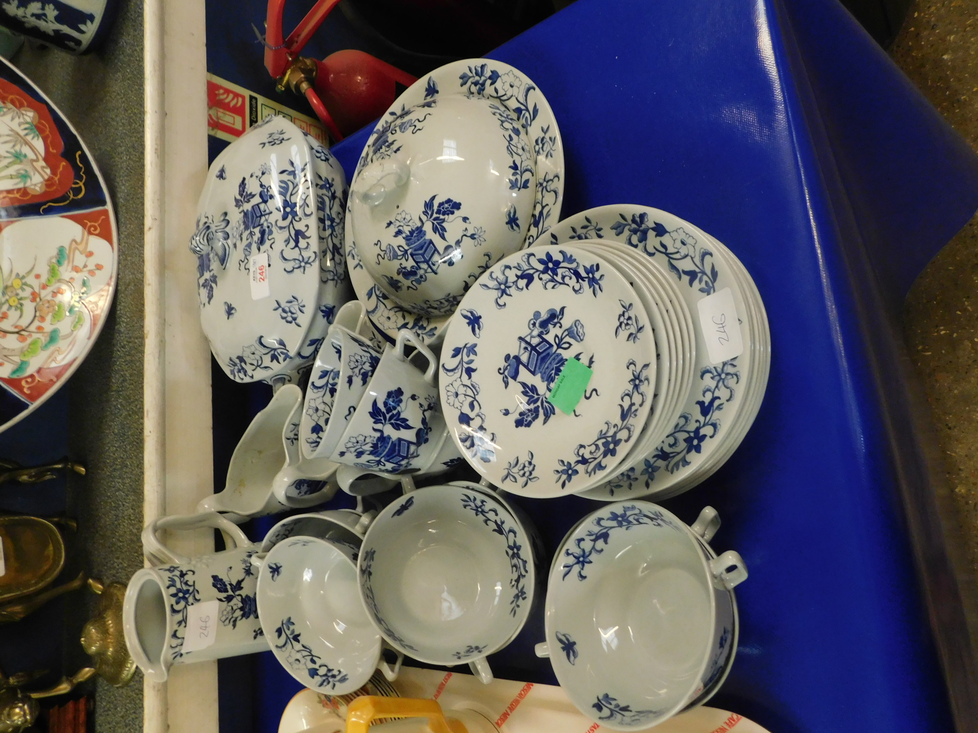 BLUE AND WHITE COPELAND SPODE BLUE BOW POT PART DINNER SERVICE