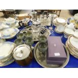 GROUP OF MIXED SILVER PLATED WARES TO INCLUDE A THREE PIECE HALF FLUTED TEA SET WITH EBONISED