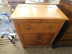 OAK FRAMED LIFT UP TOP SIDE CABINET WITH SINGLE DRAWER AND TWO PANELLED CUPBOARD DOORS