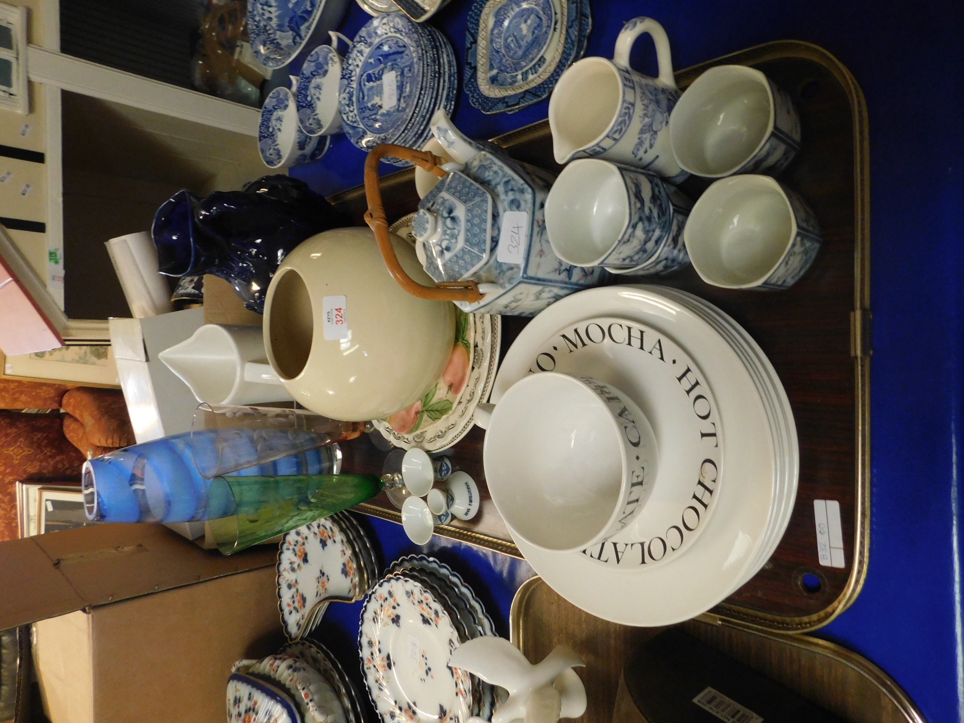 TRAY CONTAINING MIXED CHINA WARES, MODERN GLASS VASE, ETC