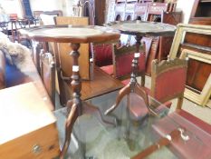 PAIR OF REPRODUCTION MAHOGANY WINE TABLES WITH CIRCULAR LEATHER INSERTS