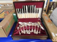 TEAK BOX CONTAINING MIXED SILVER PLATED CUTLERY