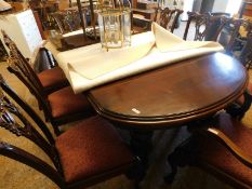 GOOD QUALITY MAHOGANY EXTENDING DINING TABLE WITH TWO EXTRA LEAVES WITH WAISTED REEDED LEGS ON BRASS