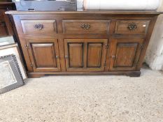 20TH CENTURY LOW SIDEBOARD, WIDTH APPROX 152CM