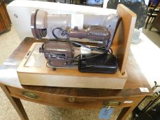 ELECTRIC CASED SINGER SEWING MACHINE