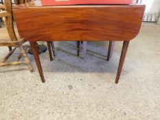 GEORGIAN MAHOGANY PEMBROKE TABLE WITH SINGLE DRAWER ON TAPERED SQUARE LEGS